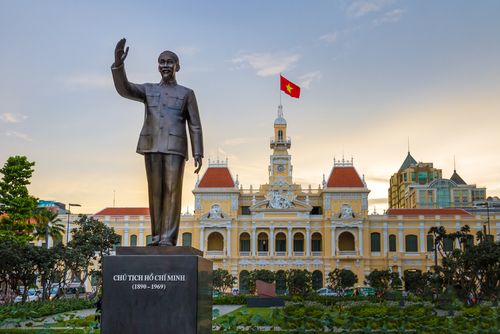 Ο Νίκος Δένδιας συμφώνησε με τον Βιετναμέζο ομόλογό του να ανεγερθεί προτομή του Χο Τσι Μιν στην Έδεσσα