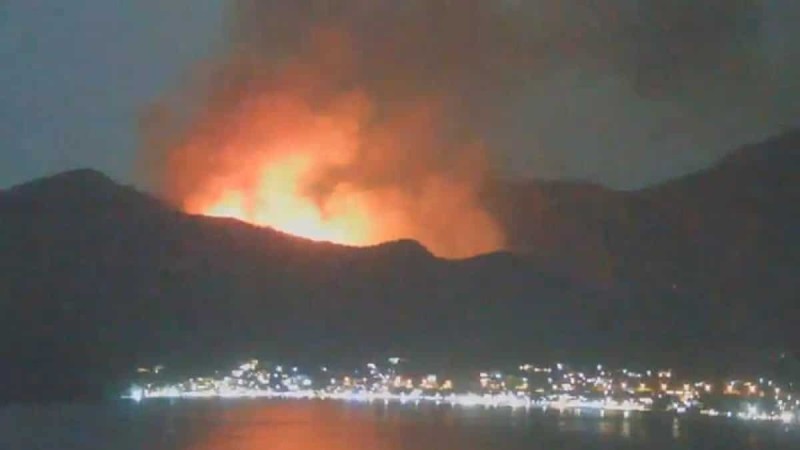 Πυρκαγιά στη Θάσο - Μήνυμα του 112 για εκκένωση στα Κοίνυρα
