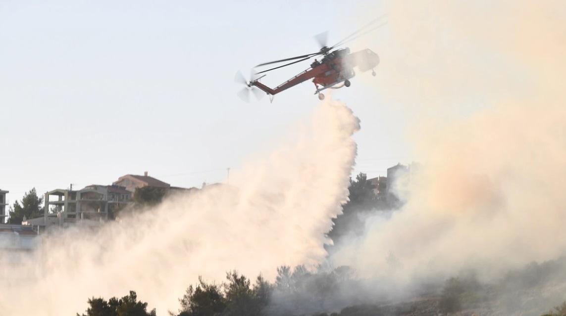 Φωτιά τώρα στην Κρανιά Σκύδρας - Κινητοποιήθηκαν επίγειες και εναέριες δυνάμεις