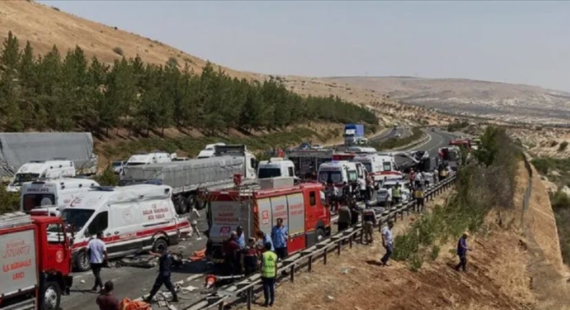 Τραγωδία σε τροχαίο στην Τουρκία: 16 νεκροί, 21 τραυματίες σύμφωνα με νεότερο απολογισμό