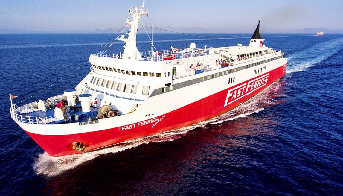 Μηχανική βλάβη στο «Fast Ferries Andros» με 446 επιβάτες - Επιστρέφει στη Ραφήνα