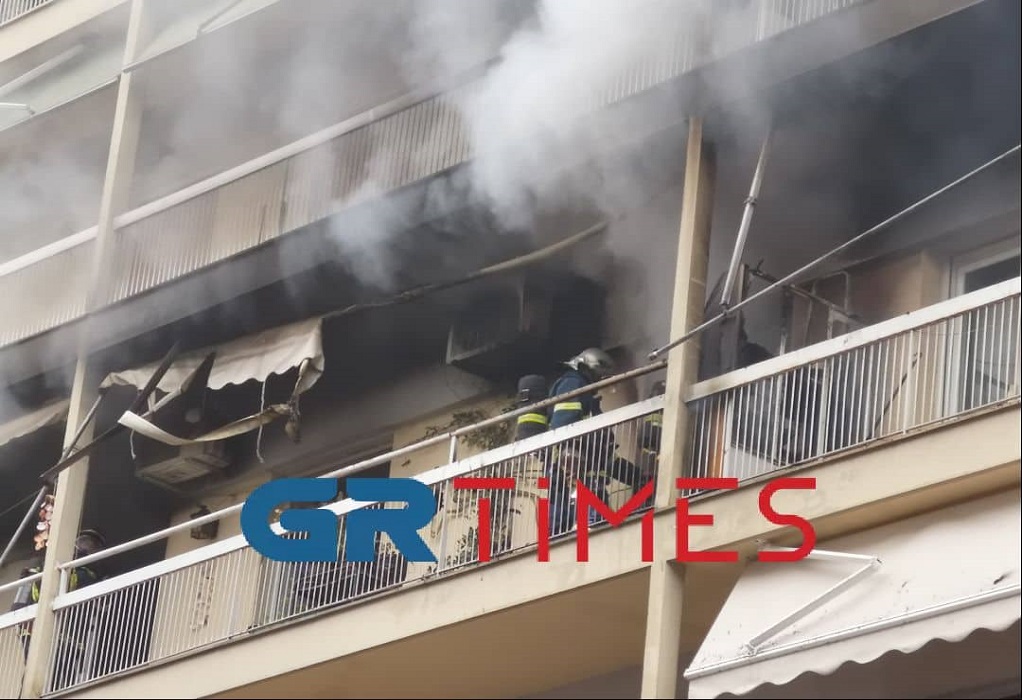 Θεσσαλονίκη: Φωτιά σε διαμέρισμα - Έξι απεγκλωβισμοί – Μία ένοικος στο νοσοκομείο - Δύο νεκρά σκυλιά (φωτό -βίντεο)