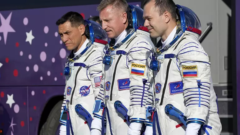 Διεθνής Διαστημικός Σταθμός: Έφθασε ο πύραυλος Σογιούζ με πλήρωμα έναν Αμερικανό και δύο Ρώσους