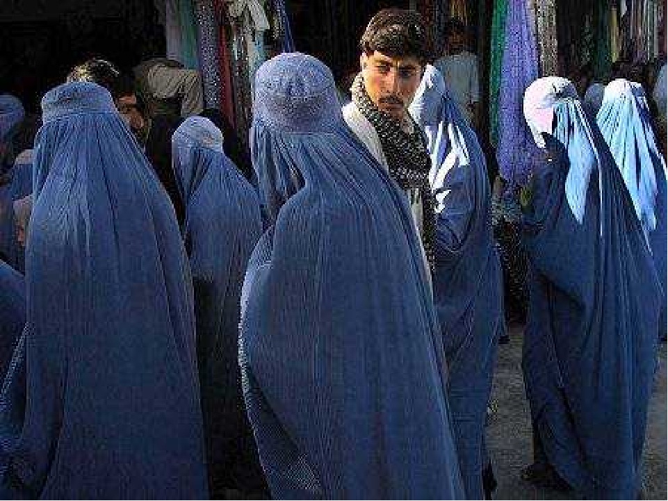 ΟΗΕ: Οι Ταλιμπάν εκφοβίζουν και παρενοχλούν τις γυναίκες