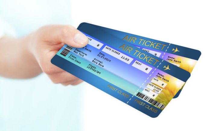 Ταξίδι με αεροπλάνο: Tips για φθηνότερα εισιτήρια και δωρεάν αναβάθμιση στην πρώτη θέση