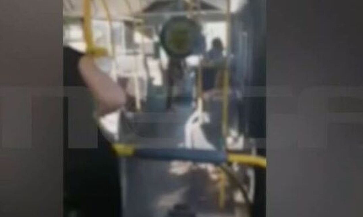 «Τι θες ρε;» Χαμός σε λεωφορείο στη Θεσσαλονίκη: Πιάστηκαν στα χέρια οδηγός και επιβάτης (Βίντεο)
