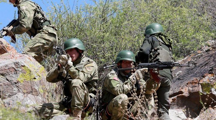 Το Κιργιστάν λέει ότι διεξάγονται έντονες μάχες στα σύνορα με το Τατζικιστάν