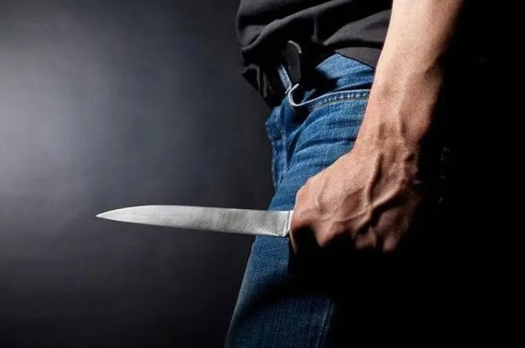 Βόλος: Έβγαλε μαχαίρι στη γυναίκα του για ένα ταψί γεμιστά - Ήθελε να δώσει στους γονείς της λίγο φαγητό!