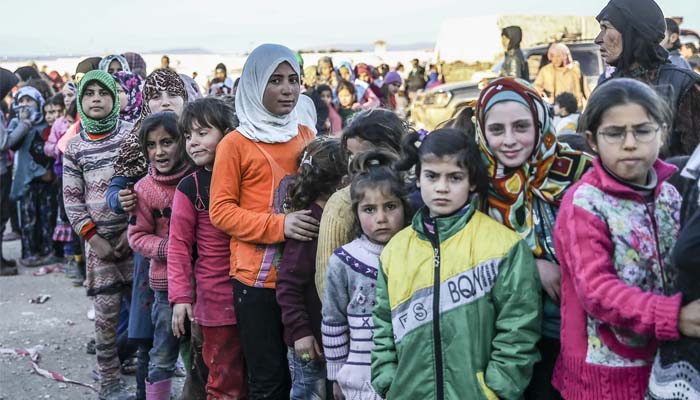 Δεκάδες χιλιάδες Σύροι πρόσφυγες στην Τουρκία ξεκινούν σε μια πορεία προς την Ευρώπη