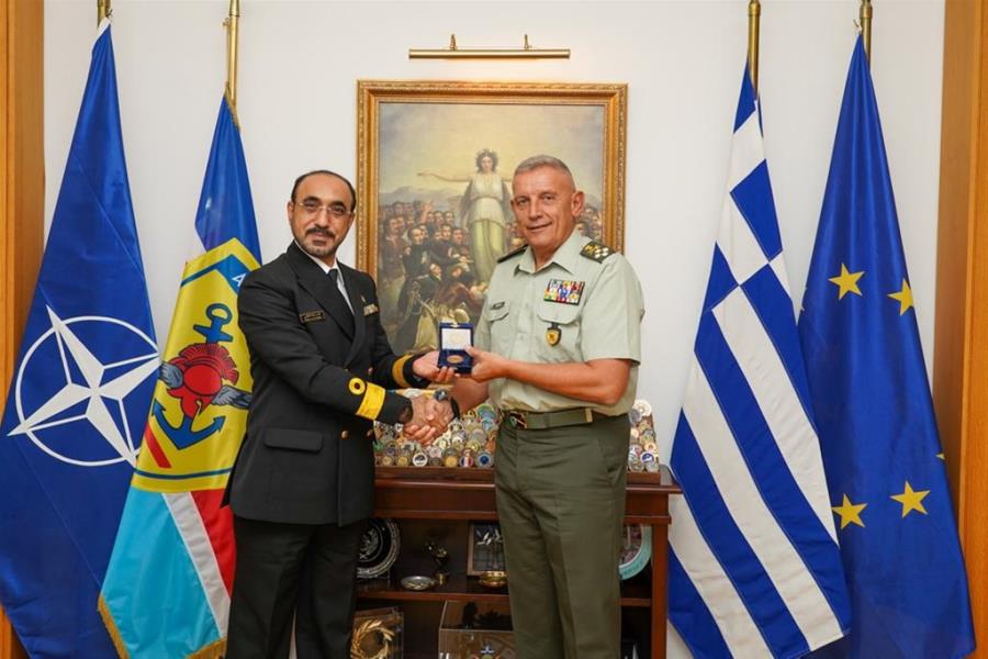 Συνάντηση του αρχηγού ΓΕΕΘΑ με τον ακόλουθο Άμυνας των Ηνωμένων Αραβικών Εμιράτων στην Ελλάδα