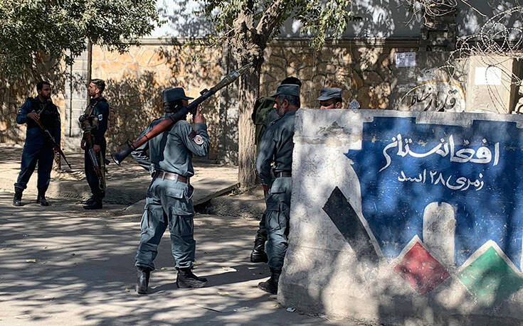 Επίθεση βομβιστή-καμικάζι σε πανεπιστήμιο της Καμπούλ στοίχισε τη ζωή σε τουλάχιστον 43 ανθρώπους
