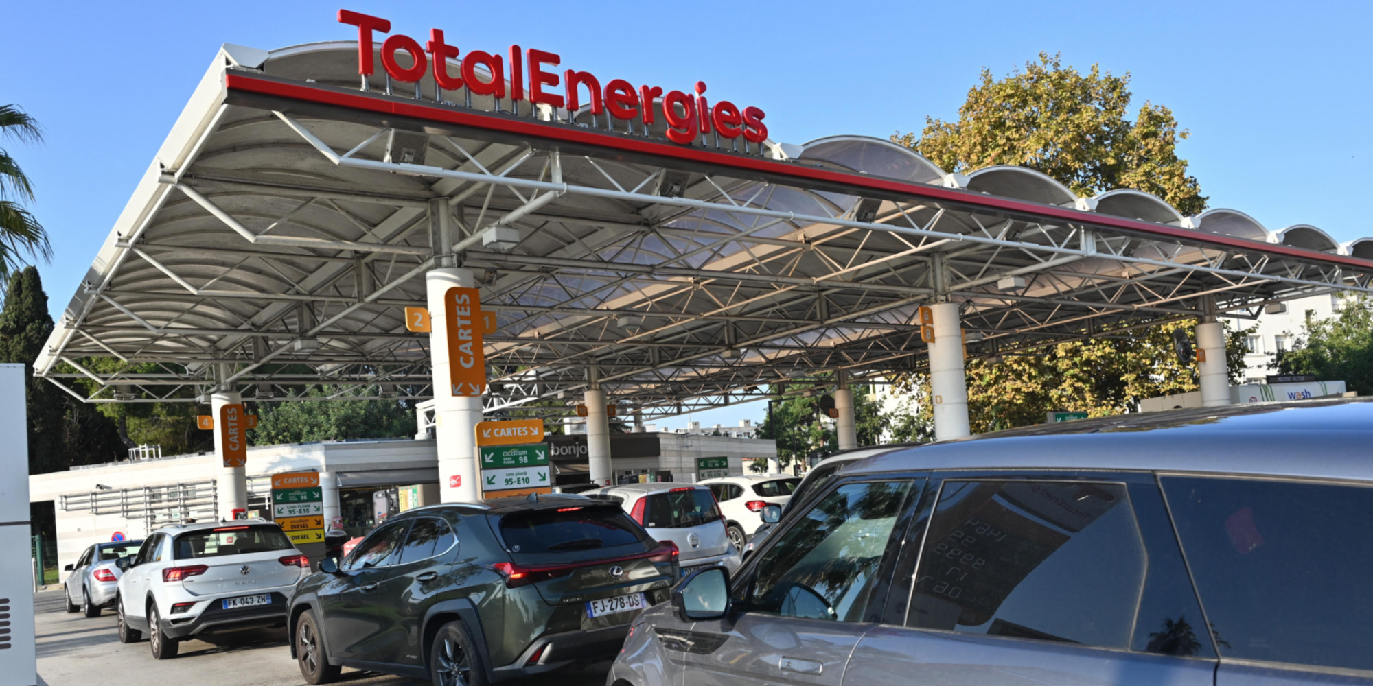 Γαλλία: Ατελείωτες ουρές για καύσιμα λόγω της απεργίας της Total