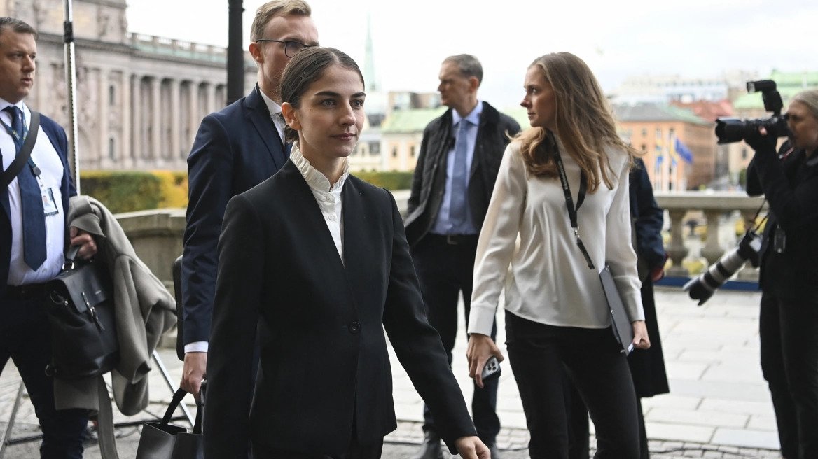 Η ιρανικής καταγωγής Ρομίνα Πουρμοχταρί νεότερη υπουργός στην ιστορία της Σουηδίας