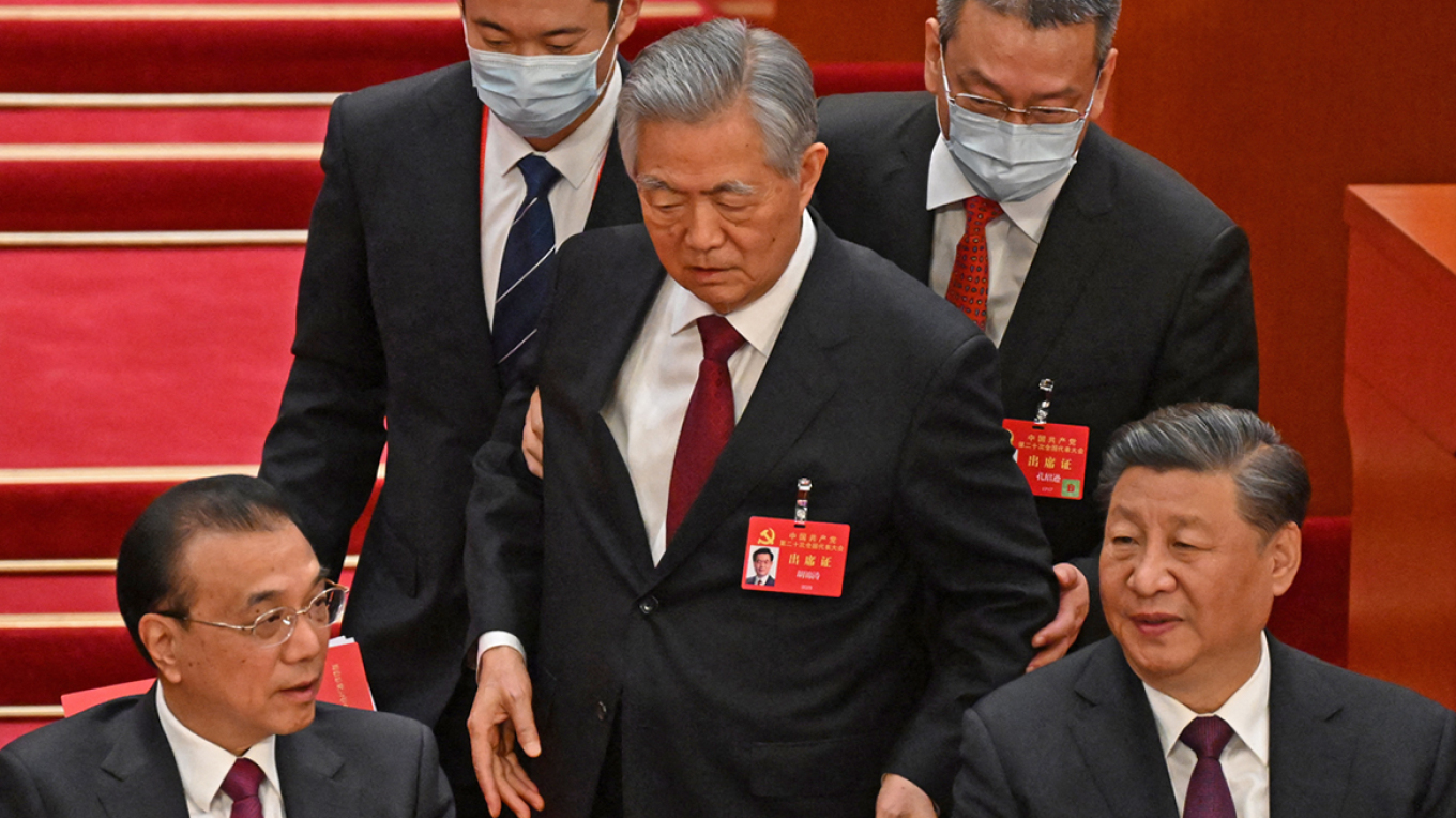 Κίνα: Πέταξαν έξω από το συνέδριο του ΚΚ τον πρώην πρόεδρο Χου Τζιντάο - Δείτε βίντεο
