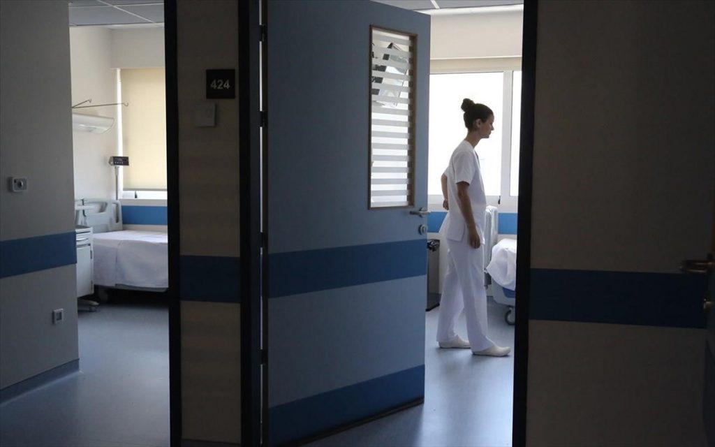 ΠΟΕΔΗΝ: Διοικητής νοσοκομείου κάλεσε για δουλειά ανεμβολίαστη εργαζόμενη που βρισκόταν σε αναστολή