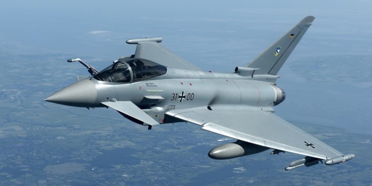 Ο Βρετανός υπουργός Άμυνας επιβεβαιώνει το ενδιαφέρον της Τουρκίας για τα μαχητικά Eurofighter
