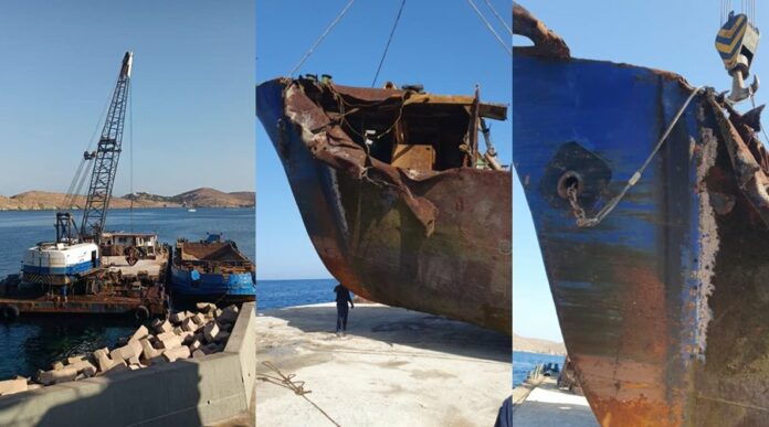 Εντυπωσιακές εικόνες από την ανέλκυση πλοίου στην Κέα