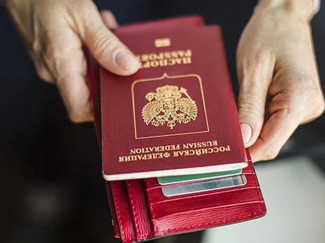Τα κράτη της ΕΕ δεν θα αναγνωρίζουν ρωσικά διαβατήρια που εκδόθηκαν σε κατεχόμενα εδάφη
