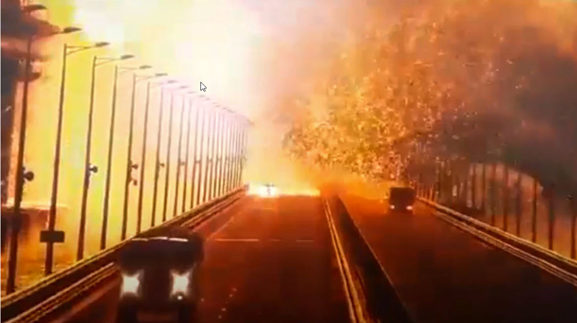 Βίντεο από Κριμαία: Η στιγμή της έκρηξης στη γέφυρα του Κερτς