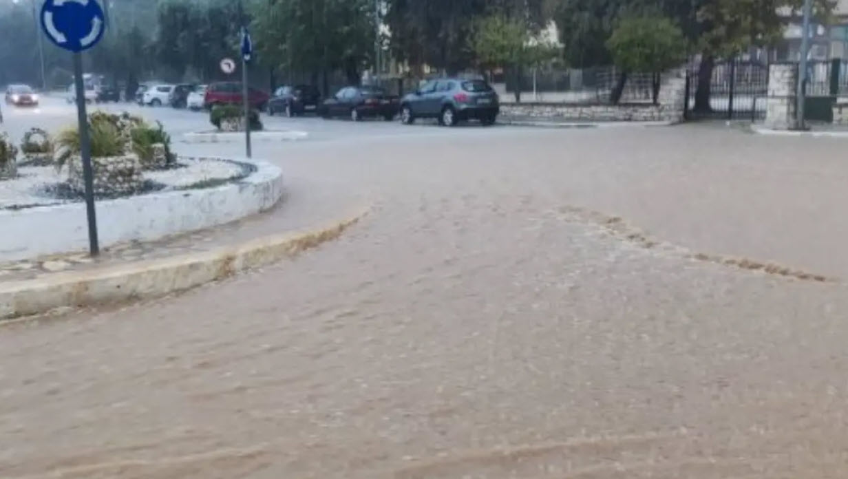 Καιρός : Πλημμύρισαν δρόμοι στα Σύβοτα, ζημιές σε μαγαζιά και επιχειρήσεις (βίντεο)