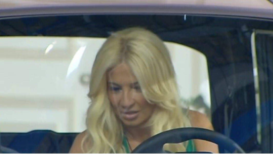 Φαίη Σκορδά - Φώναζε κλειδωμένη μέσα στο αυτοκίνητο: «Βγάλτε με έξω, έχω κλειστοφοβία»