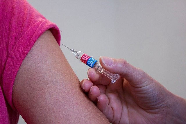 ΕΟΔΥ - Εμβόλιο γρίπης: Ποιοι δεν πρέπει να το κάνουν