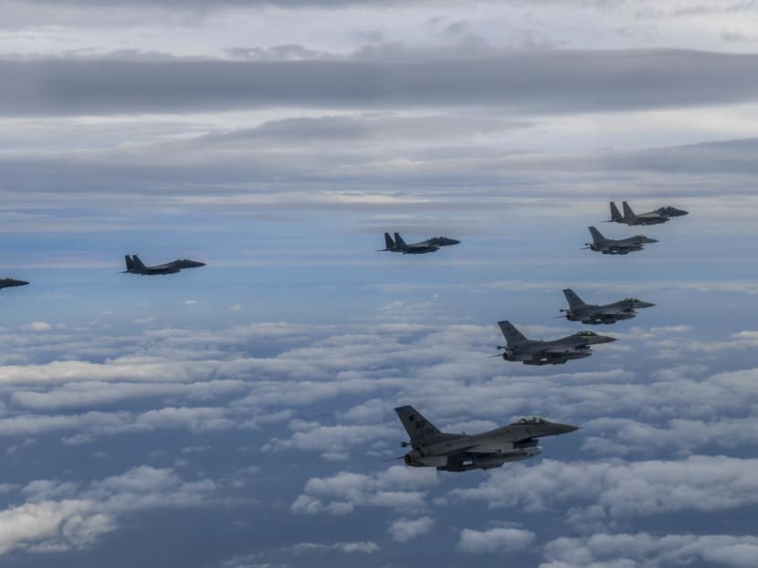 Ν. Κορέα: 180 στρατιωτικά αεροσκάφη της Βόρειας Κορέας πετούσαν για ώρες κοντά στα σύνορα