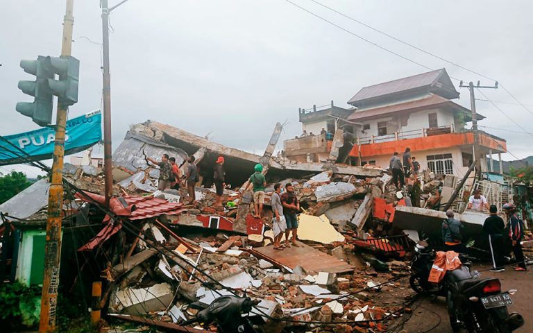 Ινδονησία: Στους 162 οι νεκροί από τον σεισμό