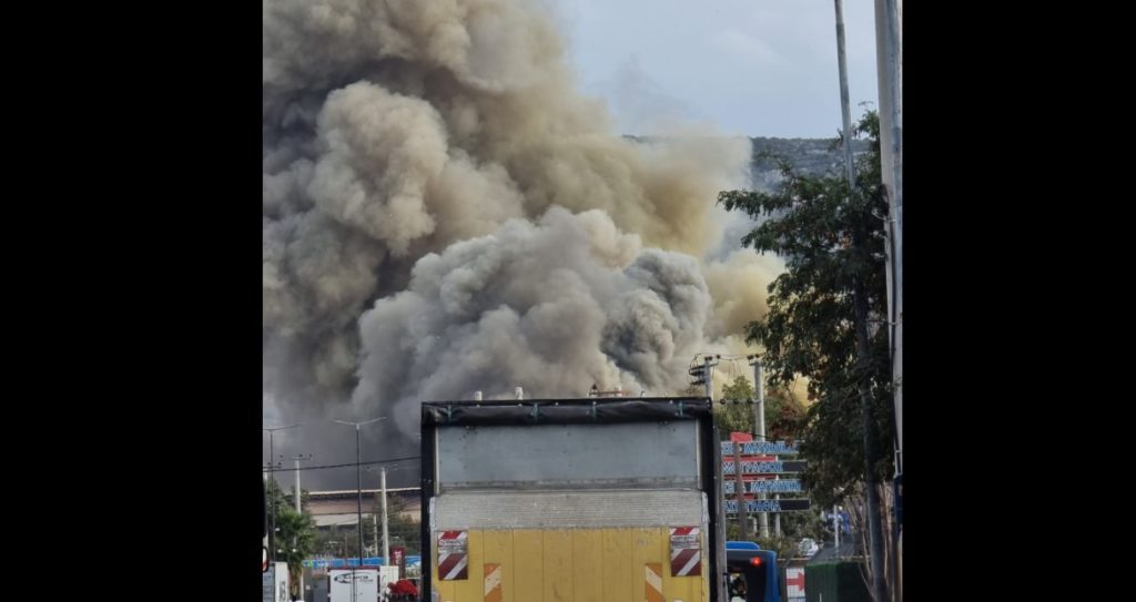 Ασπρόπυργος: Μήνυμα του 112 στους κατοίκους λόγω μεγάλης φωτιάς - Κίνδυνος από τοξικά - Οδηγίες της Πολιτικής Προστασίας