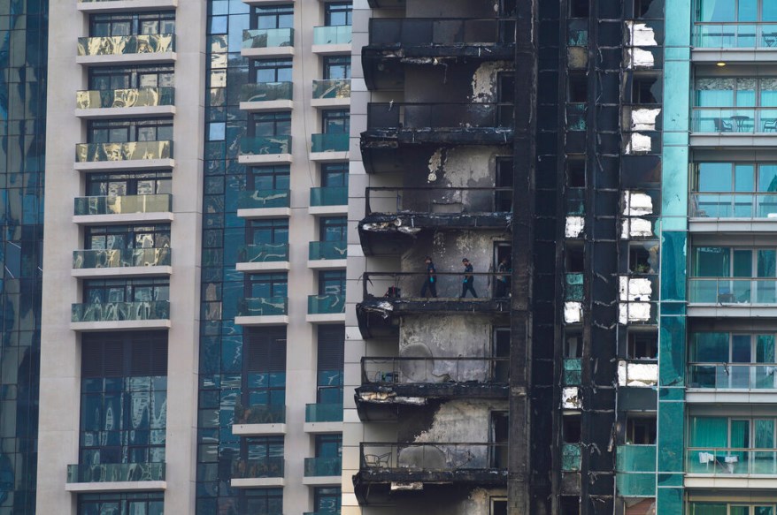 Ντουμπάι: Φωτιά σε ουρανοξύστη 35 ορόφων, κοντά στο Μπουρτζ Χαλίφα (Βίντεο)