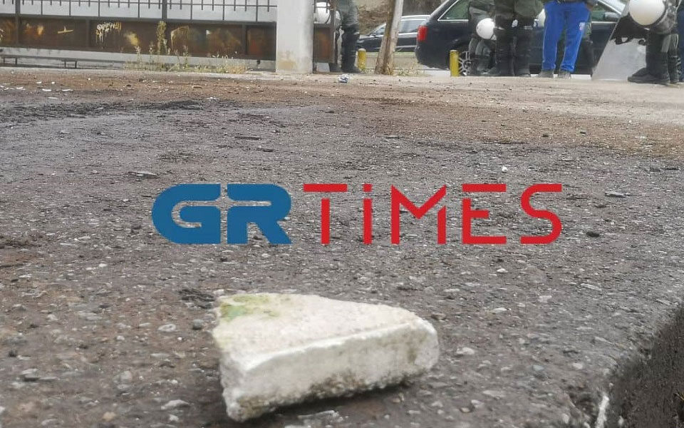 Θεσσαλονίκη: Επίθεση με πέτρες δέχθηκε αστυνομική διμοιρία στο ΑΠΘ