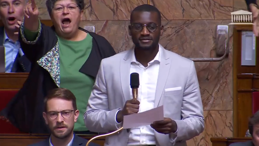 Βουλευτής της Λεπέν φώναξε σε μαύρο συνάδελφό του «Γυρίστε στην Αφρική»- Διεκόπη η συνεδρίαση