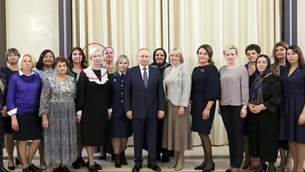 Ρωσία - Απίστευτο! Ηθοποιοί, βουλευτές και υπάλληλοι υπουργείων οι «χαροκαμένες μητέρες» που δέχθηκε ο Πούτιν
