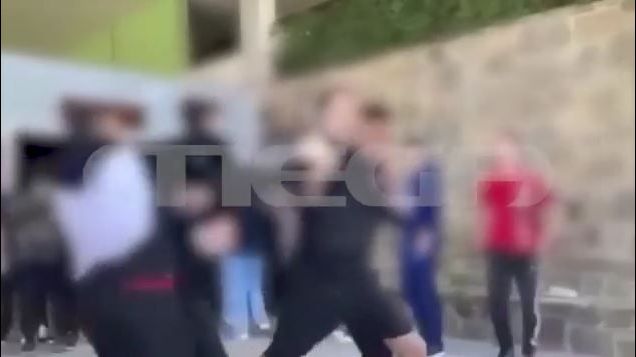 Θεσσαλονίκη - Κολέγιο Δελασάλ: Βίντεο ντοκουμέντο από την άγρια συμπλοκή μαθητών - Αποβλήθηκαν δια παντός οι δράστες