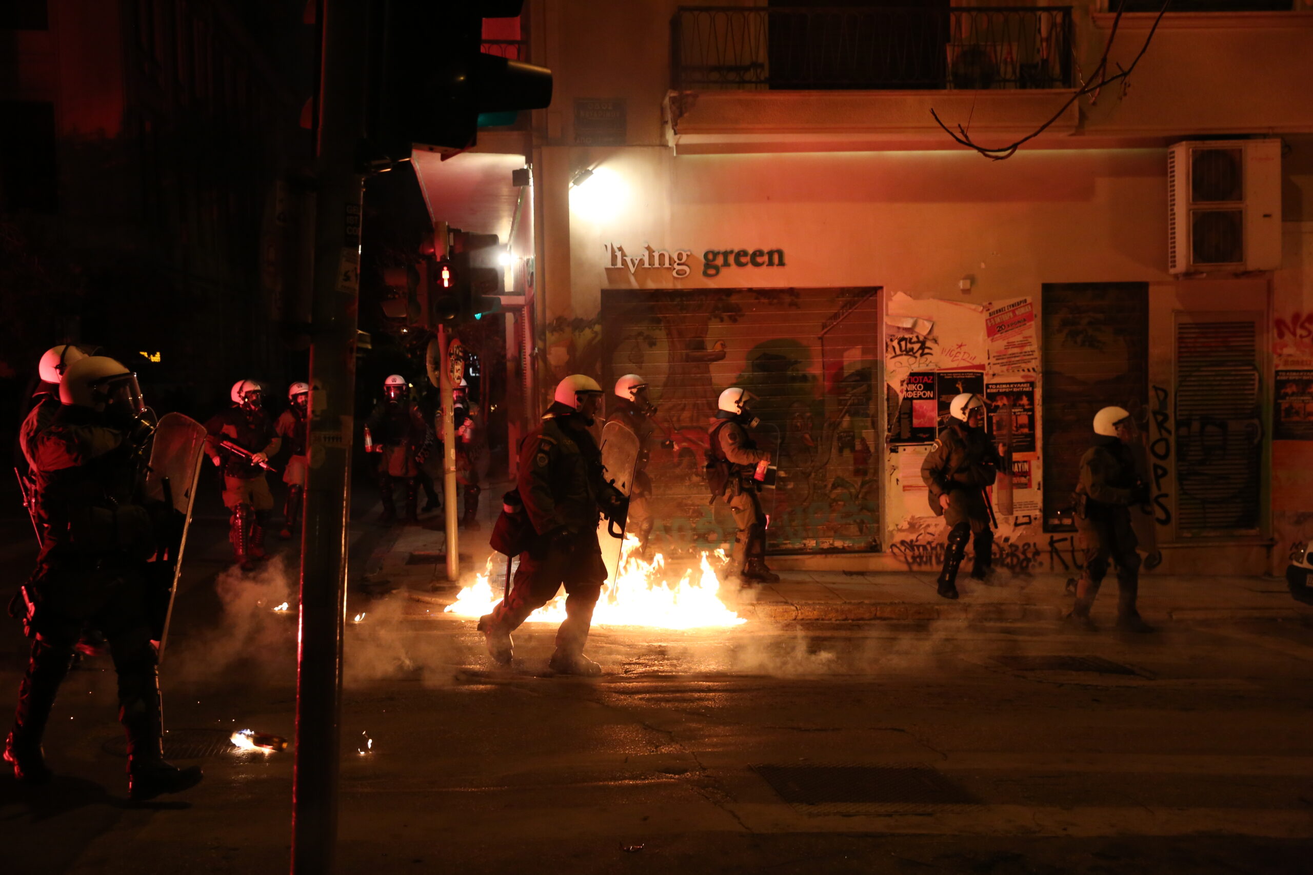 Επέτειος Γρηγορόπουλου: Ελεύθεροι οι προσαχθέντες για τα επεισόδια στη Θεσσαλονίκη – Τραυματίστηκαν 4 αστυνομικοί