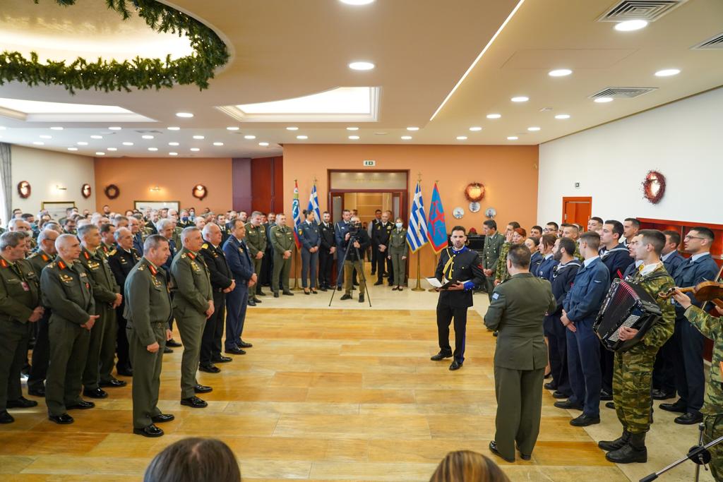 Πρωτοχρονιάτικα κάλαντα και ανταλλαγή ευχών του αρχηγού ΓΕΕΘΑ με προσωπικό των Ενόπλων Δυνάμεων