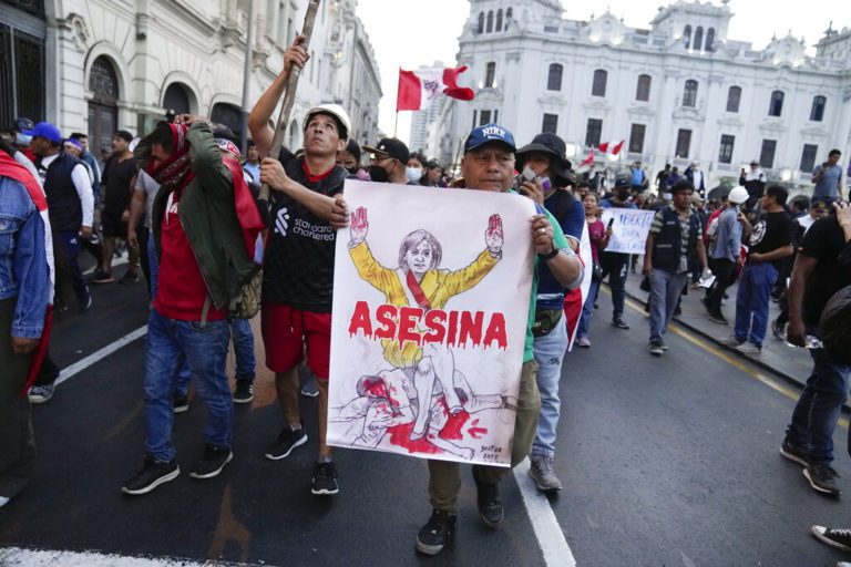 Περού: Πέντε νεκροί στις διαδηλώσεις – Μεξικό, Αργεντινή, Βολιβία και Κολομβία στηρίζουν Καστίγιο