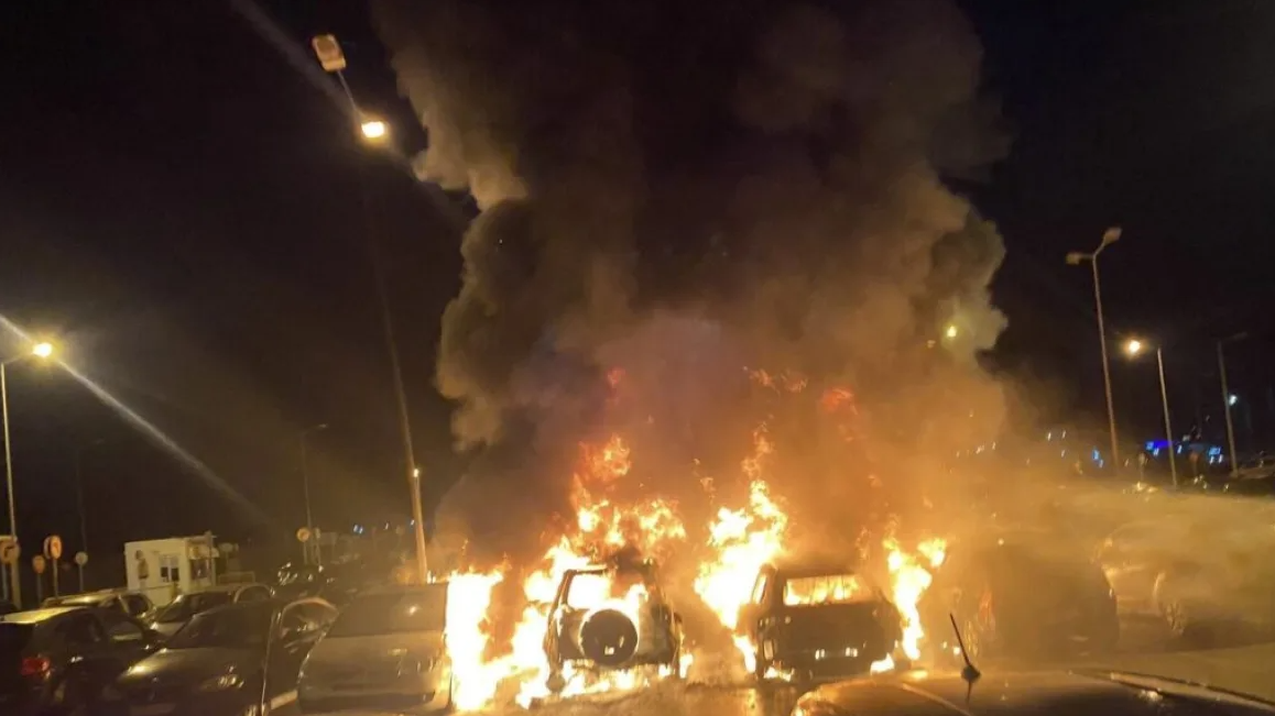 Αλεξανδρούπολη: Οκτώ αυτοκίνητα καταστράφηκαν από πυρκαγιά στο πάρκινγκ του αεροδρομίου