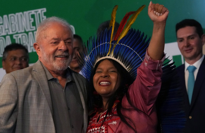 Βραζιλία: Ο Λούλα όρισε την ακτιβίστρια Σόνια Γκουαζαζάρα υπουργό Αυτοχθόνων