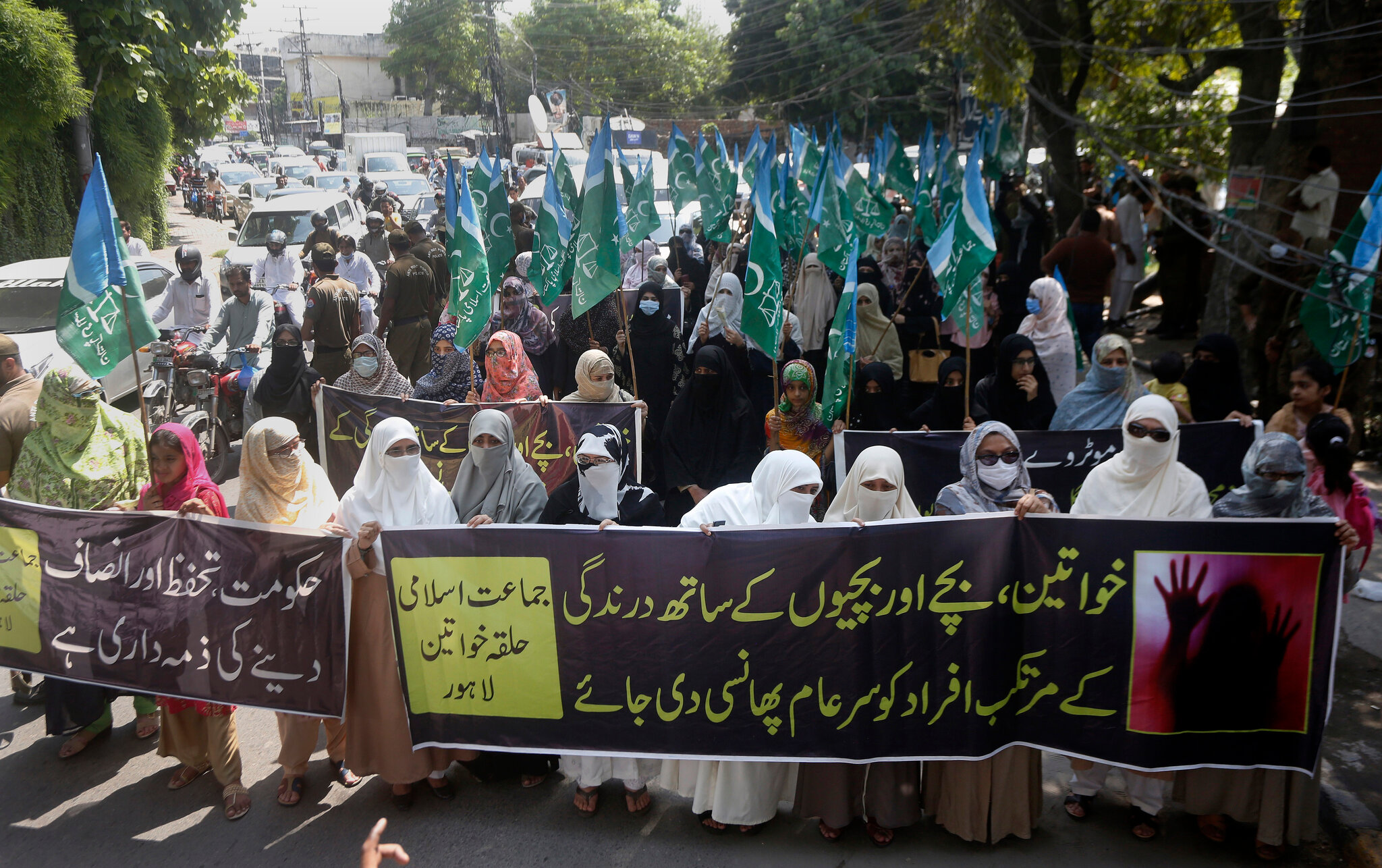 Πακιστάν: Αποφυλακίστηκε βιαστής, χάρη σε «συμφωνία» να παντρευτεί το θύμα- Η απόφαση εξόργισε