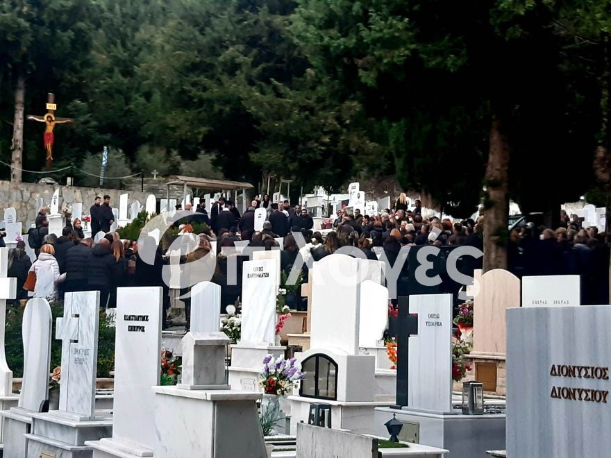 Σέρρες: Σπαραγμός στο τελευταίο αντίο στον μικρό Βασίλη - Ράγισαν οι πέτρες στην κηδεία του