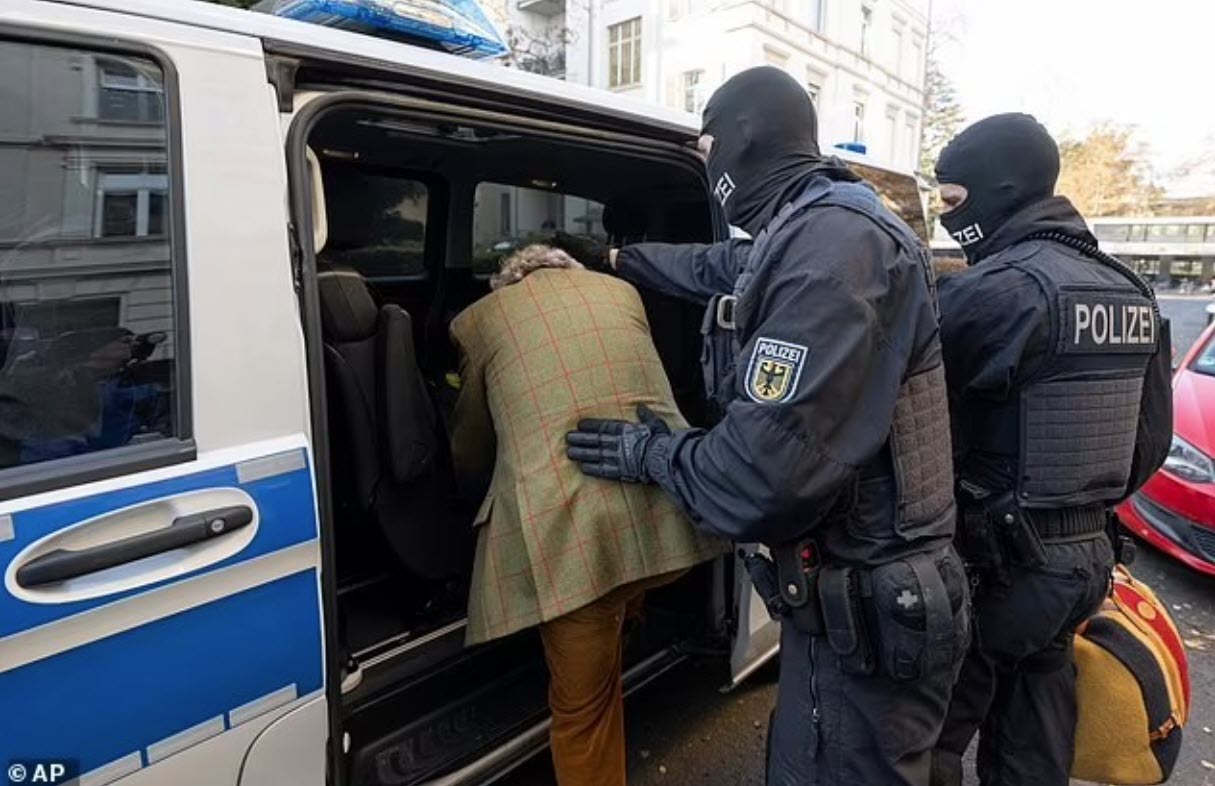 Γερμανία: Προφυλακίστηκαν οκτώ στελέχη από την οργάνωση "Πολίτες του Ράιχ" που σχεδίαζαν πραξικόπημα