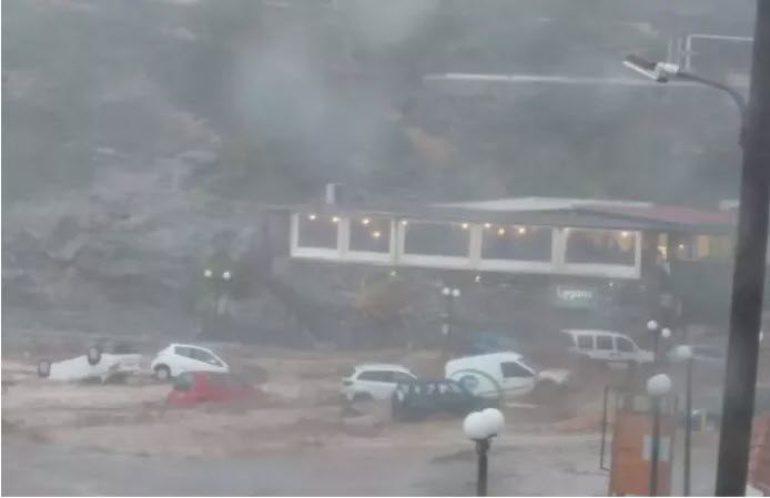 Ηράκλειο - Πλημμύρες Οκτωβρίου: Ακόμη βρίσκουν αυτοκίνητα στο βυθό της Λυγαριάς και της Αγίας Πελαγίας