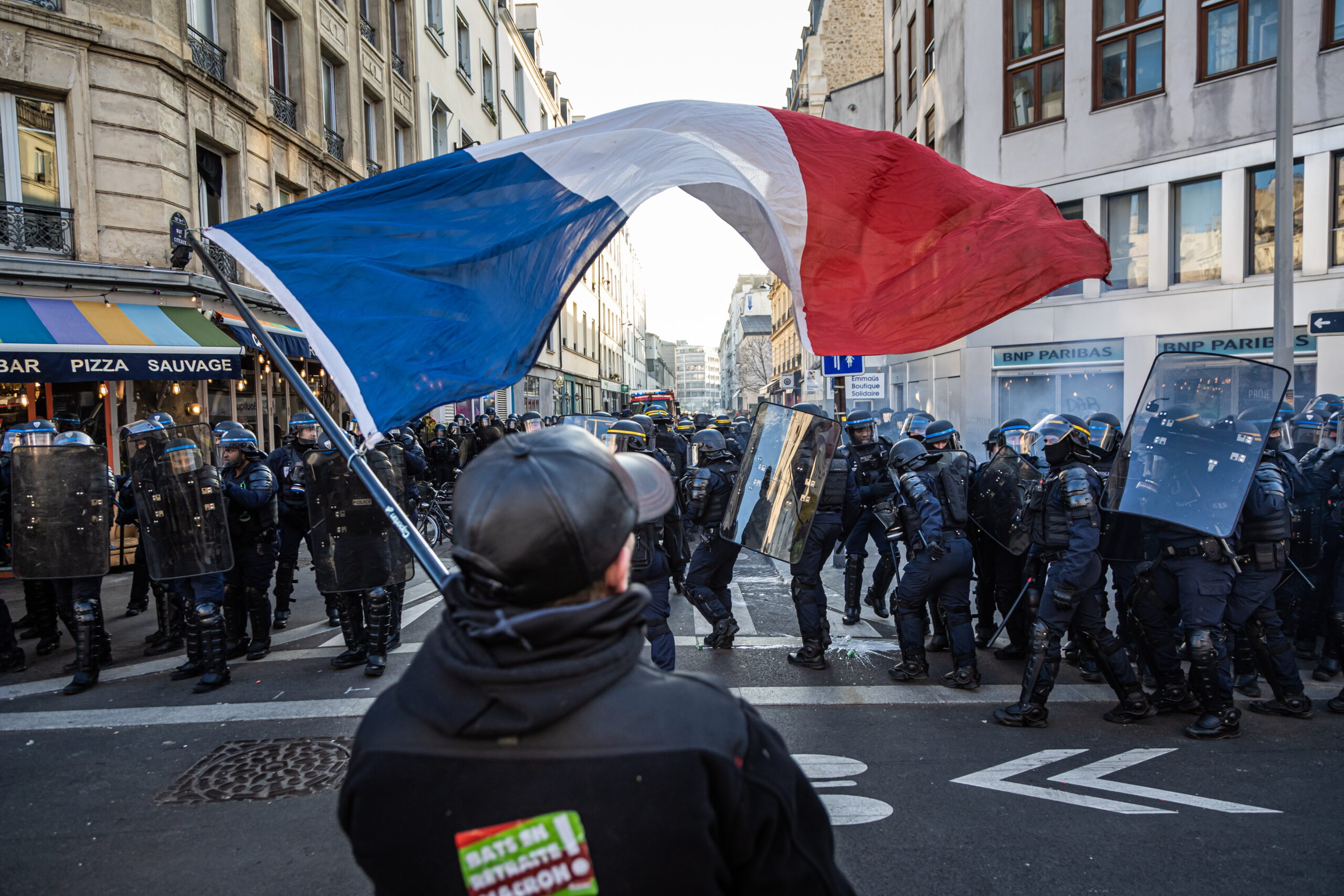 Γαλλία: Χιλιάδες άνθρωποι διαδήλωσαν στο Παρίσι κατά της μεταρρύθμισης του συνταξιοδοτικού