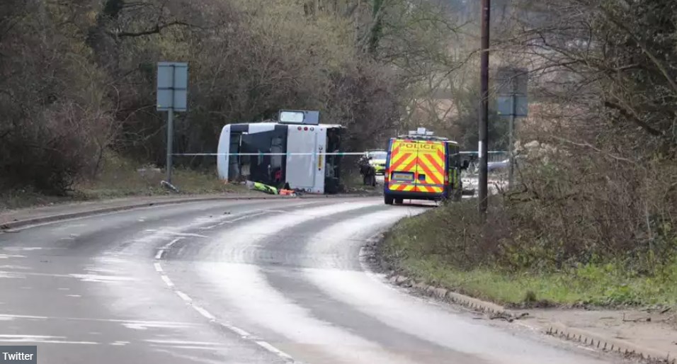 Βρετανία: Ανετράπη διώροφο λεωφορείο με 70 επιβάτες - Αναφορές για πολλούς τραυματίες