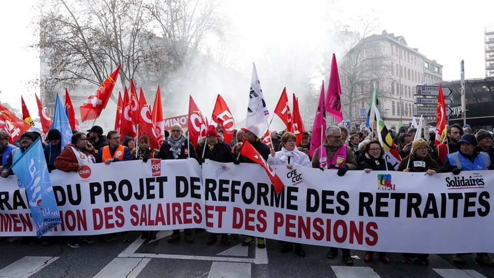 Γαλλία: Σε απεργιακό κλοιό η χώρα για το συνταξιοδοτικό