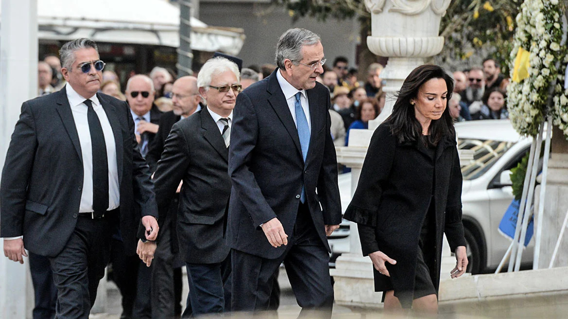 Κηδεία τ. Βασιλιά Κωνσταντίνου: Στο παρεκκλήσι της Μητρόπολης ο Αντώνης Σαμαράς