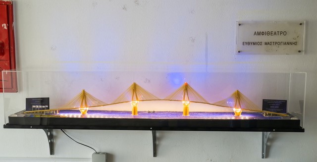 Φοιτητές έφτιαξαν μικρογραφία της γέφυρας Ρίου- Αντιρρίου με ...σπαγγέτι και ταλιατέλες (φωτό)