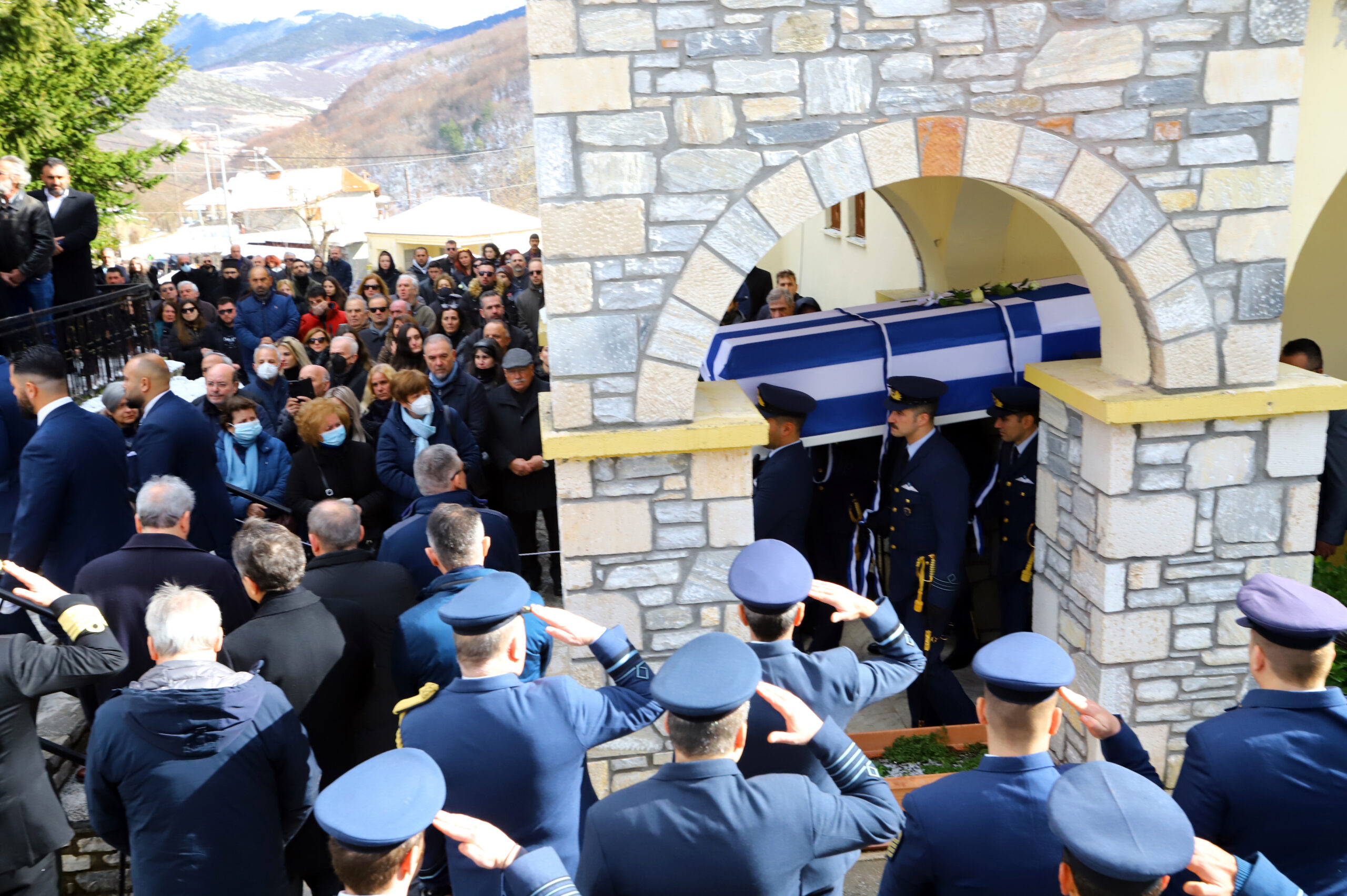 Νευροκόπι: Βαρύ πένθος για τον Στάθη Τσιτλακίδη – Δεκάδες στεφάνια και μεσίστιες σημαίες