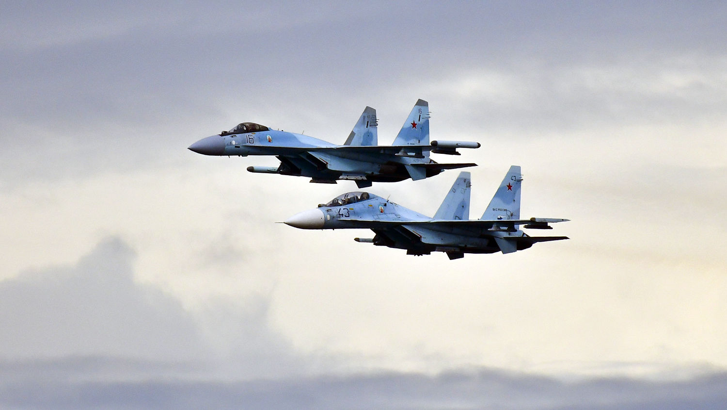 Βίντεο: 4 μαχητικά Su-35 συνόδεψαν τον Βλαντίμιρ Πούτιν στα ΗΑΕ - Έλαβε άδεια διέλευσης από 3 χώρες αν και «απομονωμένος»